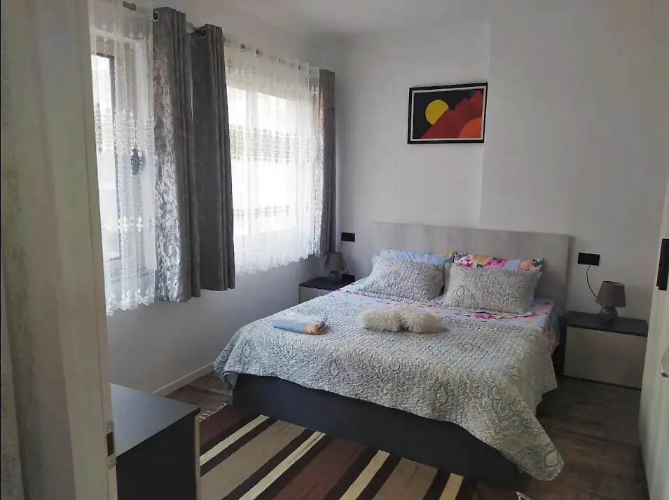 דירות טיראנה #1 Modern 1Br With Balcony In Up-And-Coming Hip Area