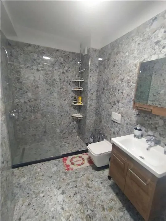 דירות טיראנה #1 Modern 1Br With Balcony In Up-And-Coming Hip Area